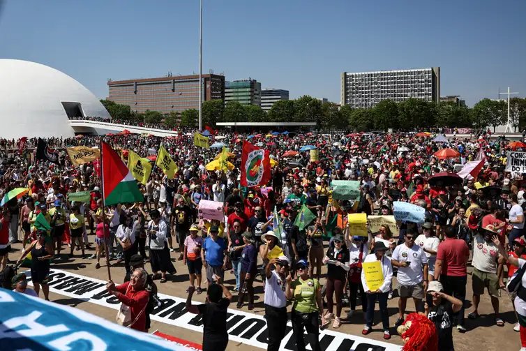 Marcelo Camargo/Agência Brasil Brasília (DF), 21/09/2025 -Organizações e movimentos sociais realizam atos contra o projeto de Anista aos golpistas de 8/1 e a PEC da Blindagem, que busca dar ao congresso a prerrogativa de autorizar abertura de processos contra parlamentares.  Foto: Marcelo Camargo/Agência Brasil