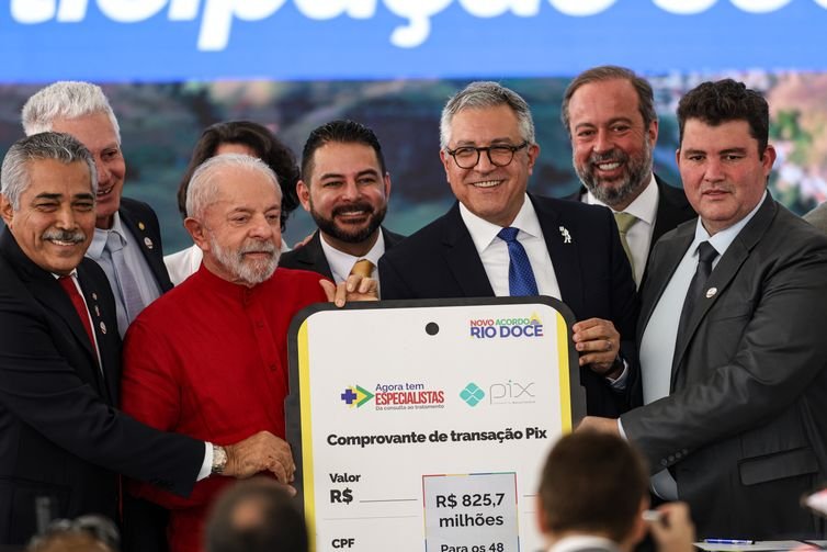 Marcelo Camargo/Agência Brasil Brasília (DF), 26/09/2025 - O presidente Luiz Inácio Lula da Silva durante cerimônia de posse do Conselho Federal de Participação Social da Bacia do Rio Doce e Litoral Norte Capixaba (CFPS Rio Doce), e anúncios relacionados à área da saúde no âmbito do Novo Acordo do Rio Doce. Foto: Marcelo Camargo/Agência Brasil