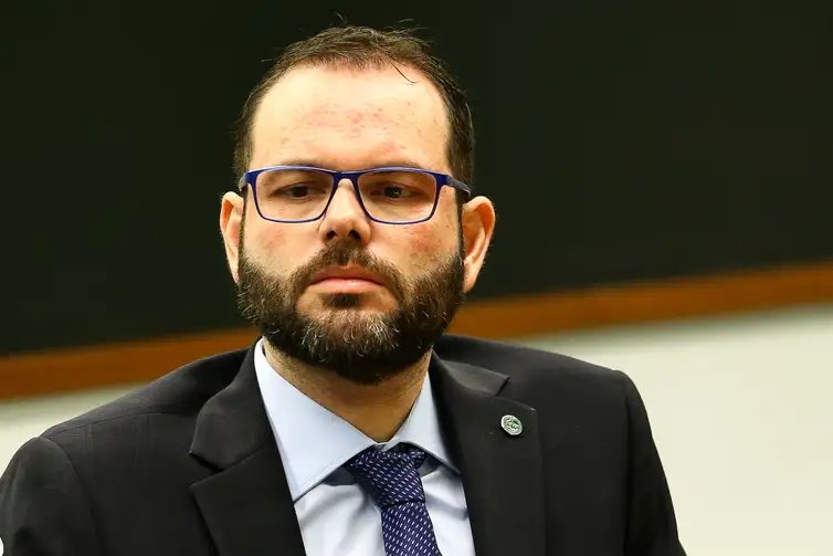 Marcelo Camargo/Agência Brasil  Jorge Seif, Secretário de Aquicultura e Pesca do Ministério da Agricultura, Pecuária e Abastecimento, durante audiência pública, para debater sobre adotadas  pelo Poder Executivo, nas ações de resposta ao desastre do derramamento de óleo no