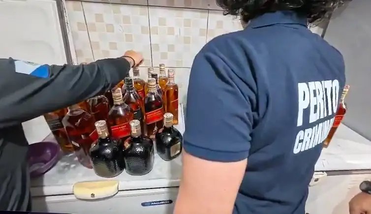 Divulgação Polícia civil/RJ Rio de Janeiro - 05/10/2025 Policia do Rio apreende bebidas suspeitas na capital e Baixada. Foto:  Divulgação Polícia civil/RJ