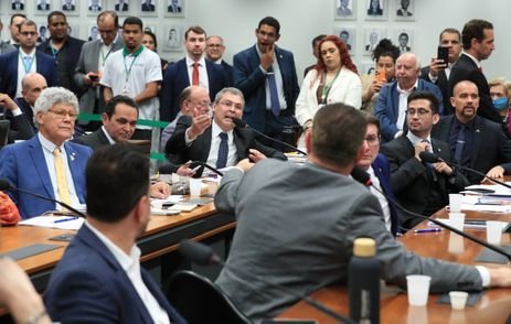 Lula Marques/Agência Brasil Brasília - 22/10/2025 - Conselho de Ética e Decoro Parlamentar da Câmara durante reunião para apreciar e votar pareceres preliminares sobre 11 Deputados (Conselho de Ética arquiva pedido de cassação contra Eduardo Bolsonaro).  Foto: Lula Marques/ Agência Brasil.