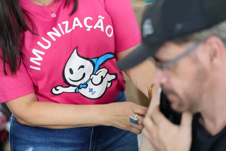Brasília (DF) 17/10/2025 O Dia D nacional de multivacinação, mobilização voltada à atualização da caderneta de crianças e adolescentes menores de 15 anos, no Riacho Fundo II, cidade satéite de Brasília.   Foto: Fabio Rodrigues-Pozzebom/ Agência Brasil