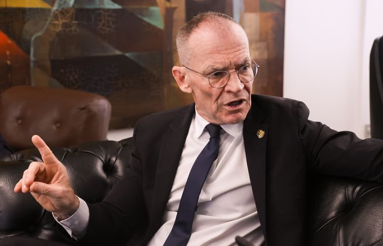 Brasília - 05/11/2025 - Senador, Fabiano Contarato, presidente da CPI do crime organizado, durante entrevista para Agência Brasil.  Foto: Lula Marques/ Agência Brasil.