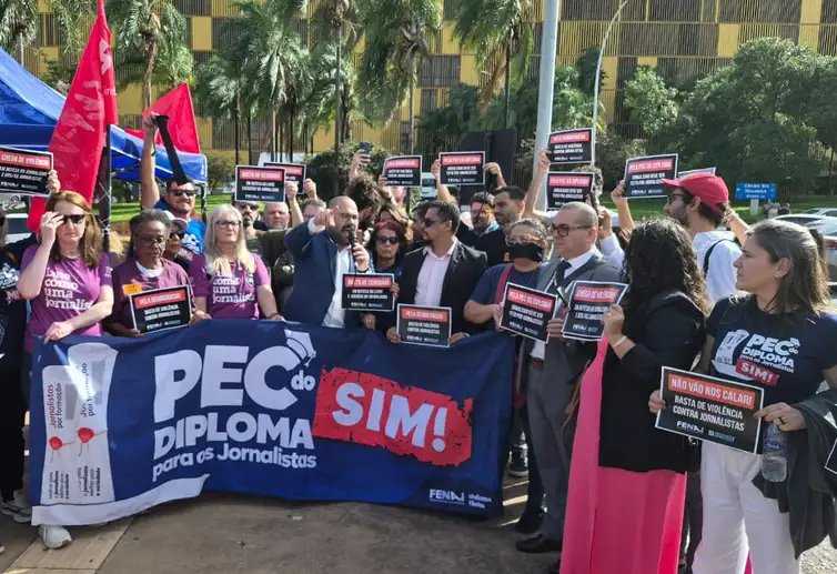 Brasília (DF), 10/12/2025 – Ato em defesa dos jornalistas e pela PEC do diploma.
Foto: Pedro Rafael/Agência Brasil