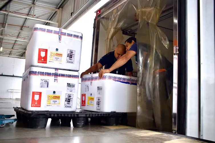 Brasília (DF), 02/12/2025 - Chegada de Vacinas para Bronquiolite (VSR). Fotos: João Risi/MS