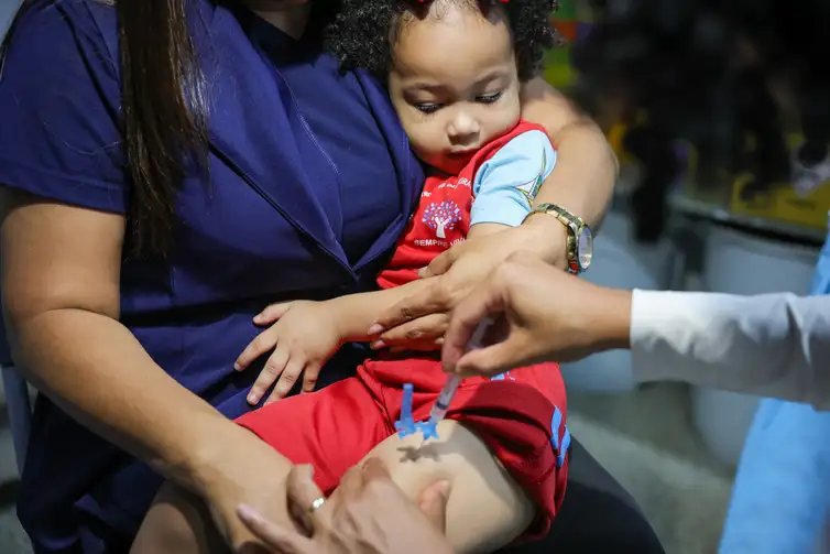 Brasília (DF) 15/04/2025 A Secretaria de Saúde do DF promove um dia de vacinação infantil  na Creche Sempre Viva, na cidade satélite de Ceilândia, DF  Foto: Fabio Rodrigues-Pozzebom/ Agência Brasil