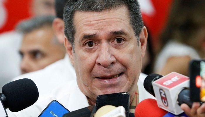 2025-10-06t185632z_1_lynxnpel950wp_rtroptp_4_paraguay-politics.jpg © REUTERS/Cesar Olmedo/Proibida reprodução