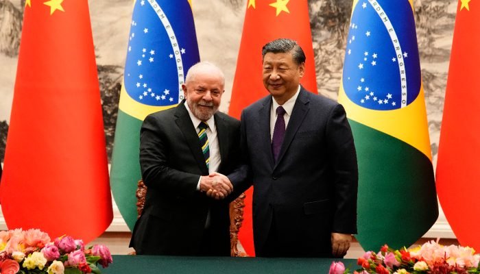 O presidente do Brasil, Lula, e o ditador da China, Xi Jinping: países querem reduzir dependênc...