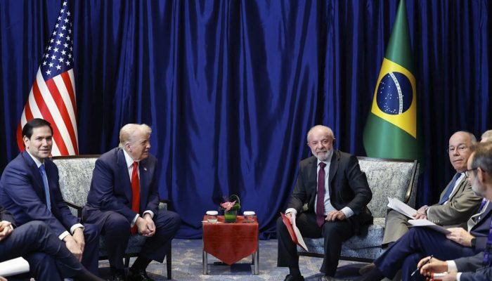 Presidentes Lula e Trump em encontro na Malásia. (Foto: Ricardo Stuckert/Presidência da Repúbl...