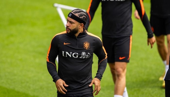 Memphis Depay, ponta da Holanda, durante treinamento antes da Copa (Foto: Robin van Lonkhuijsen/E...