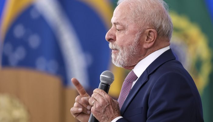 Lula discute medidas para conter a alta dos combustíveis em meio a embate com governadores e pre...