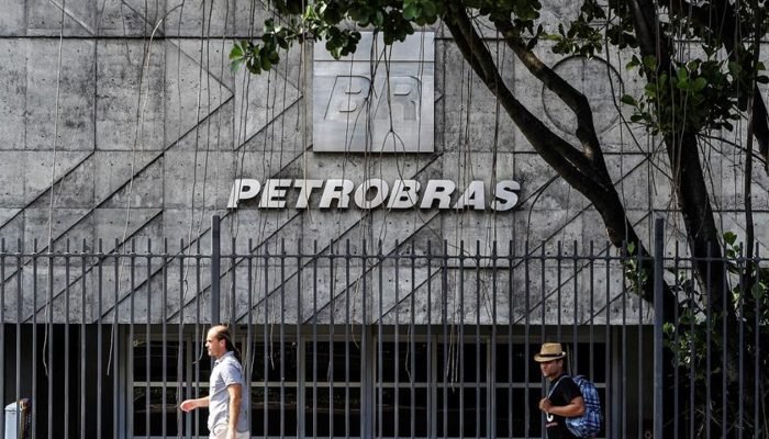 Escalada do conflito no Oriente Médio faz petróleo disparar e eleva risco de interferência pol...