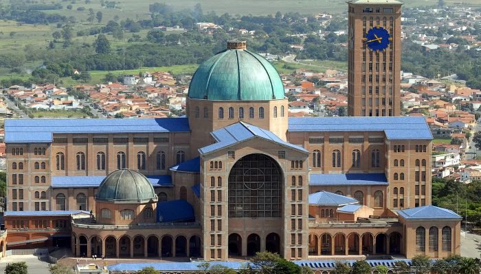 basilica_of_the_national_shrine_of_our_lady_of_aparecida_2007.jpg © Valter Campanato/Agência Brasil