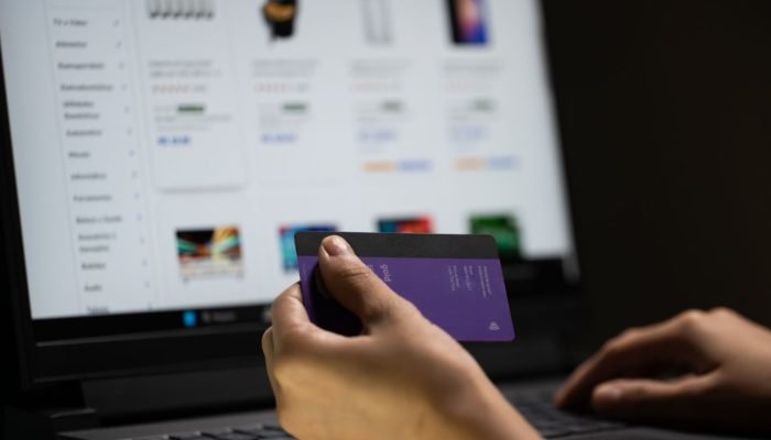 dscaprimoradonr_VJ7FOUh Taxa das blusinhas faz 38% dos consumidores desistirem de compras. (Foto: Iano Andrade / CNI)