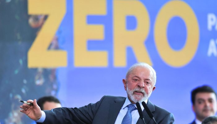 O presidente Lula sanciona a nova faixa de isenção do IRPF: medida beneficia quem ganha até R$...