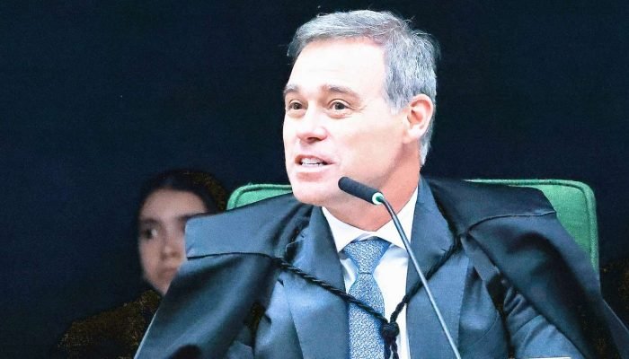 nistro André Mendonça, do STF, avalia relatório da Polícia Federal que definirá o futuro das...