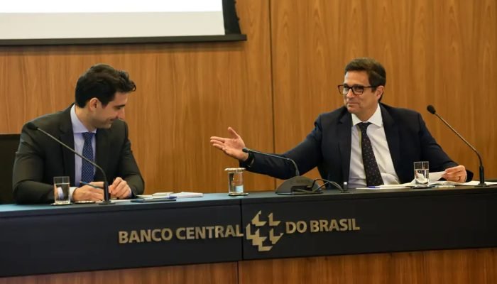Atual e ex-presidente do Banco Central terão de dar explicações sobre autorizações a institu...