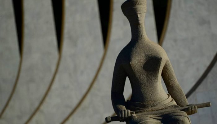 Análise apontou que 616 magistrados de seis tribunais receberam acima do teto constitucional em ...